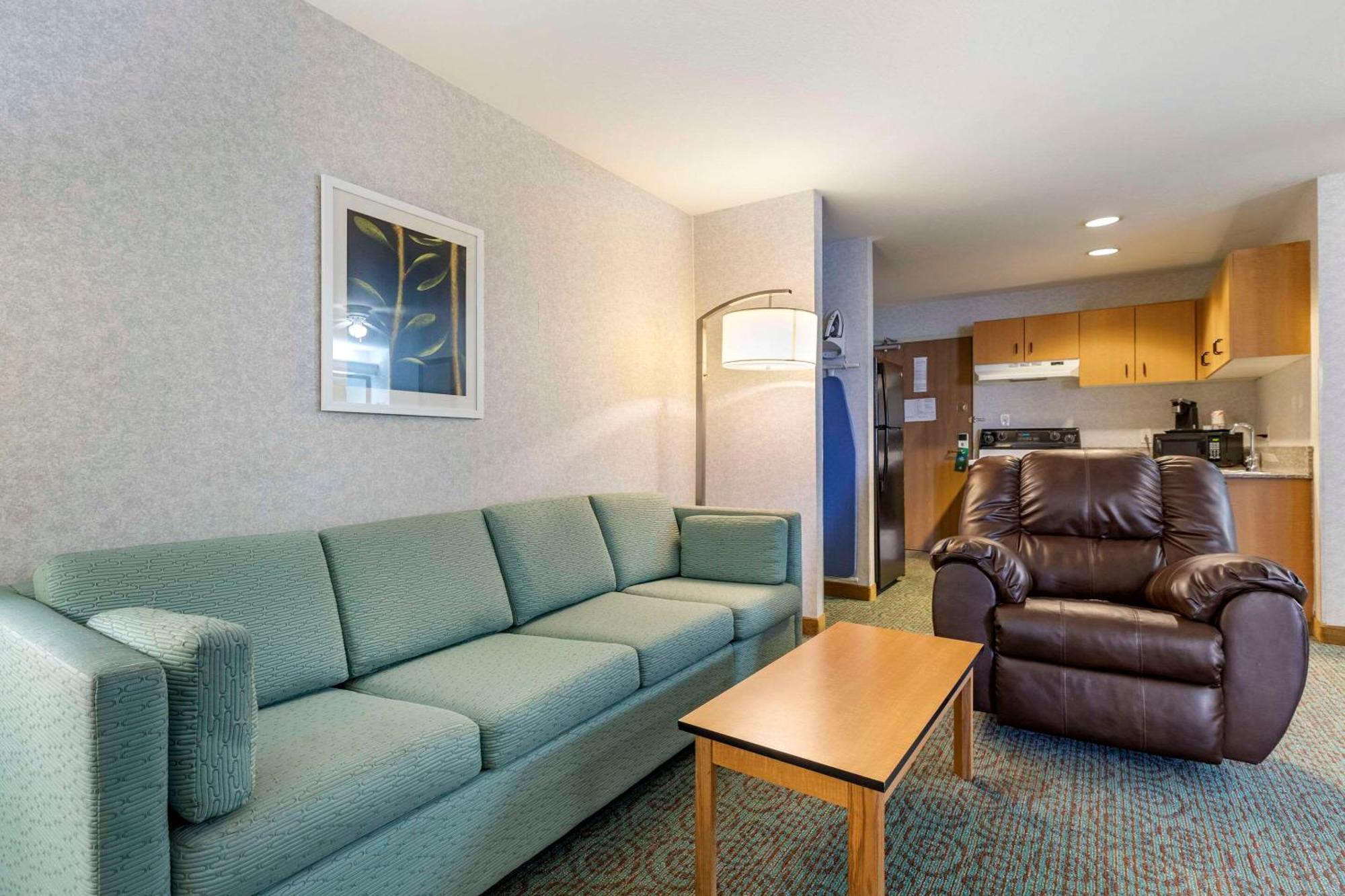 Quality Inn & Suites Denver Airport - Gateway Park Aurora Esterno foto