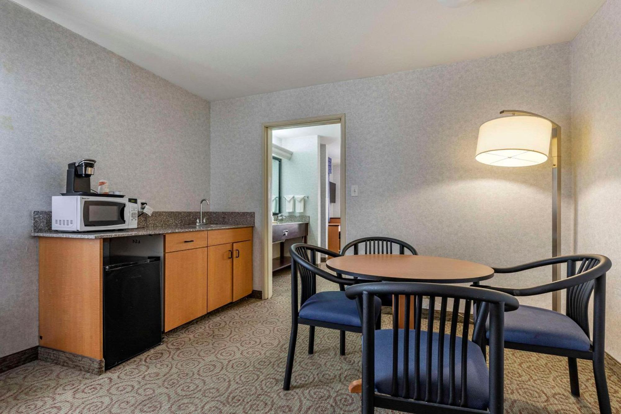 Quality Inn & Suites Denver Airport - Gateway Park Aurora Esterno foto